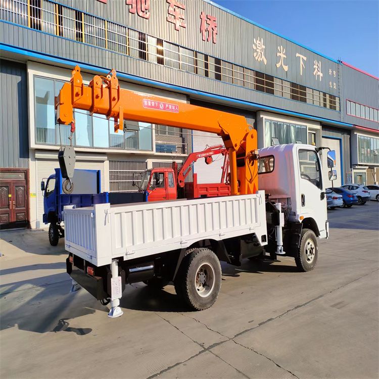 盐湖区三轮随车吊定制 农用改装机自备吊中瑞长期出售